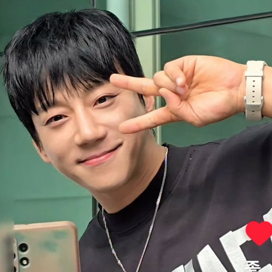 A moment captured by Hwang Chiyeol's fan