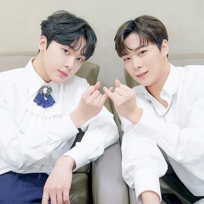 아스트로의 최신 사진