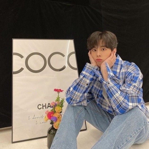 A moment captured by Kim Wooseok's fan