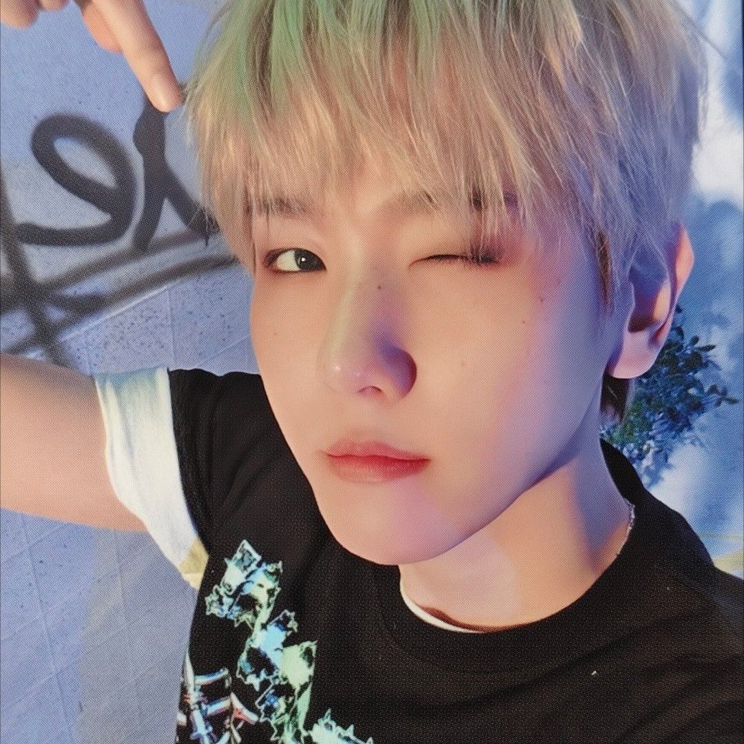 백현 (EXO)의 최신 사진