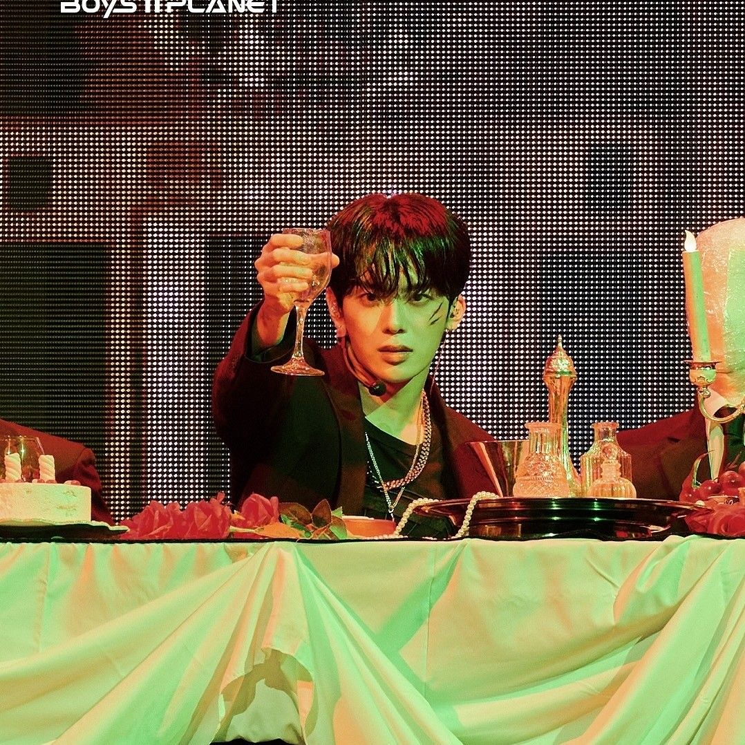 A moment captured by Kangmin (VERIVERY)'s fan