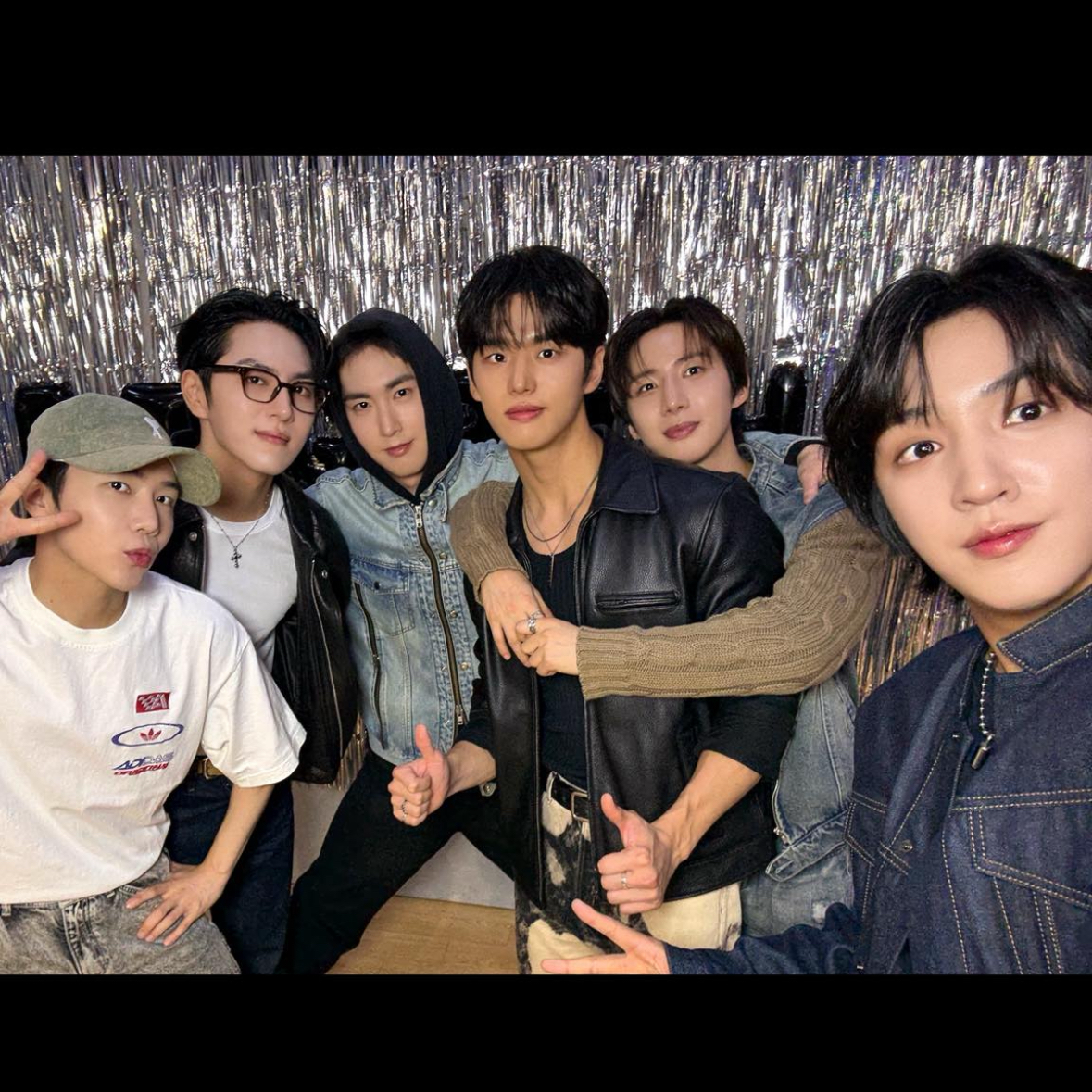 A moment captured by PENTAGON's fan