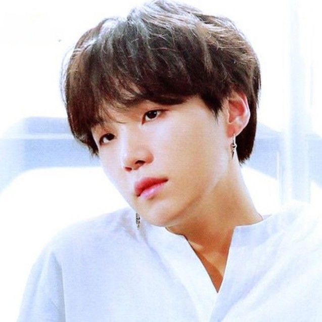 Foto aktivitas terbaru SUGA (BTS)