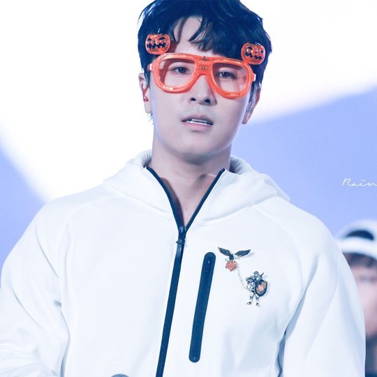 Latest photo of Kim Dongwan (SHINHWA)