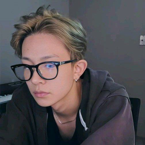 Foto aktivitas terbaru Heeseung (ENHYPEN)