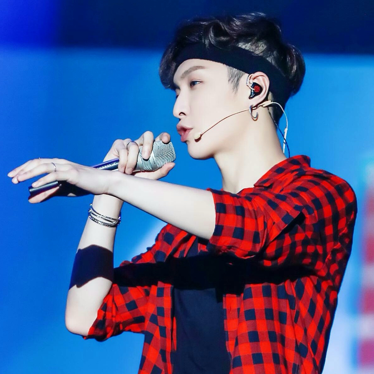 A moment captured by Lay (EXO)'s fan