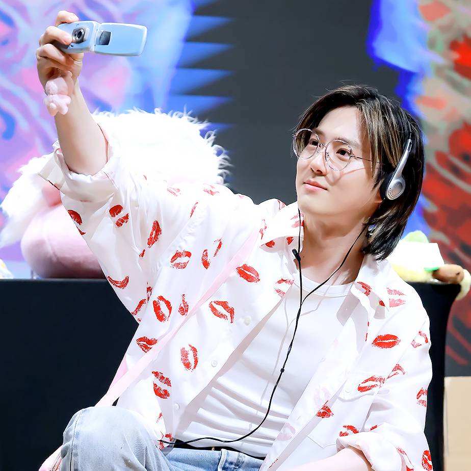 A moment captured by Suho (EXO)'s fan
