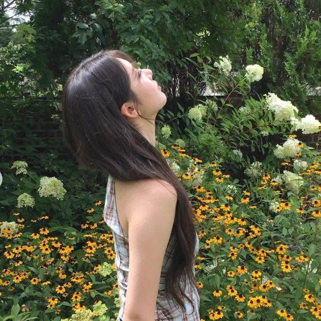 ローラ (BABYMONSTER)の舞台裏ショット