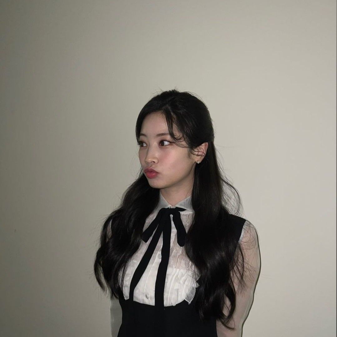 Behind-the-scenes cut of Dahyun (TWICE)