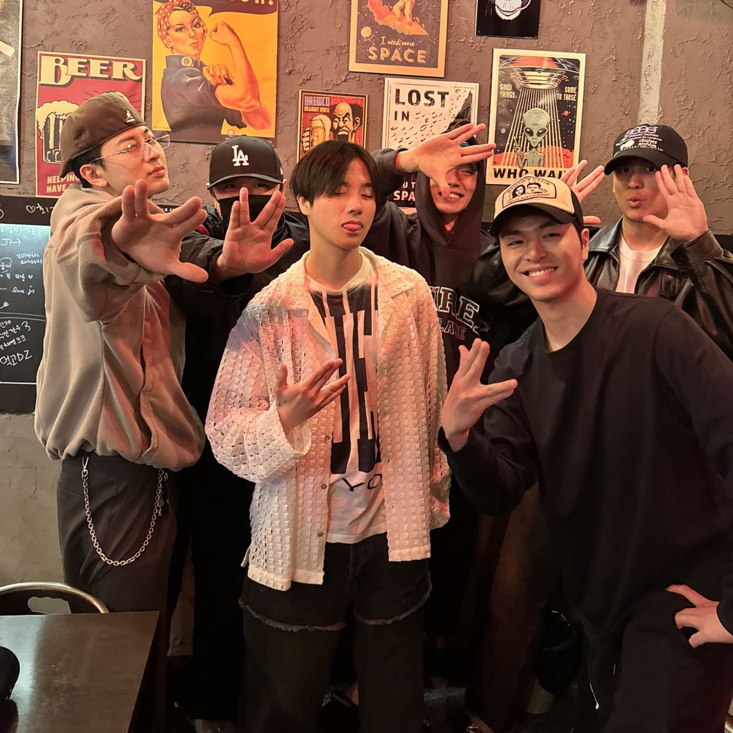Latest photo of iKON