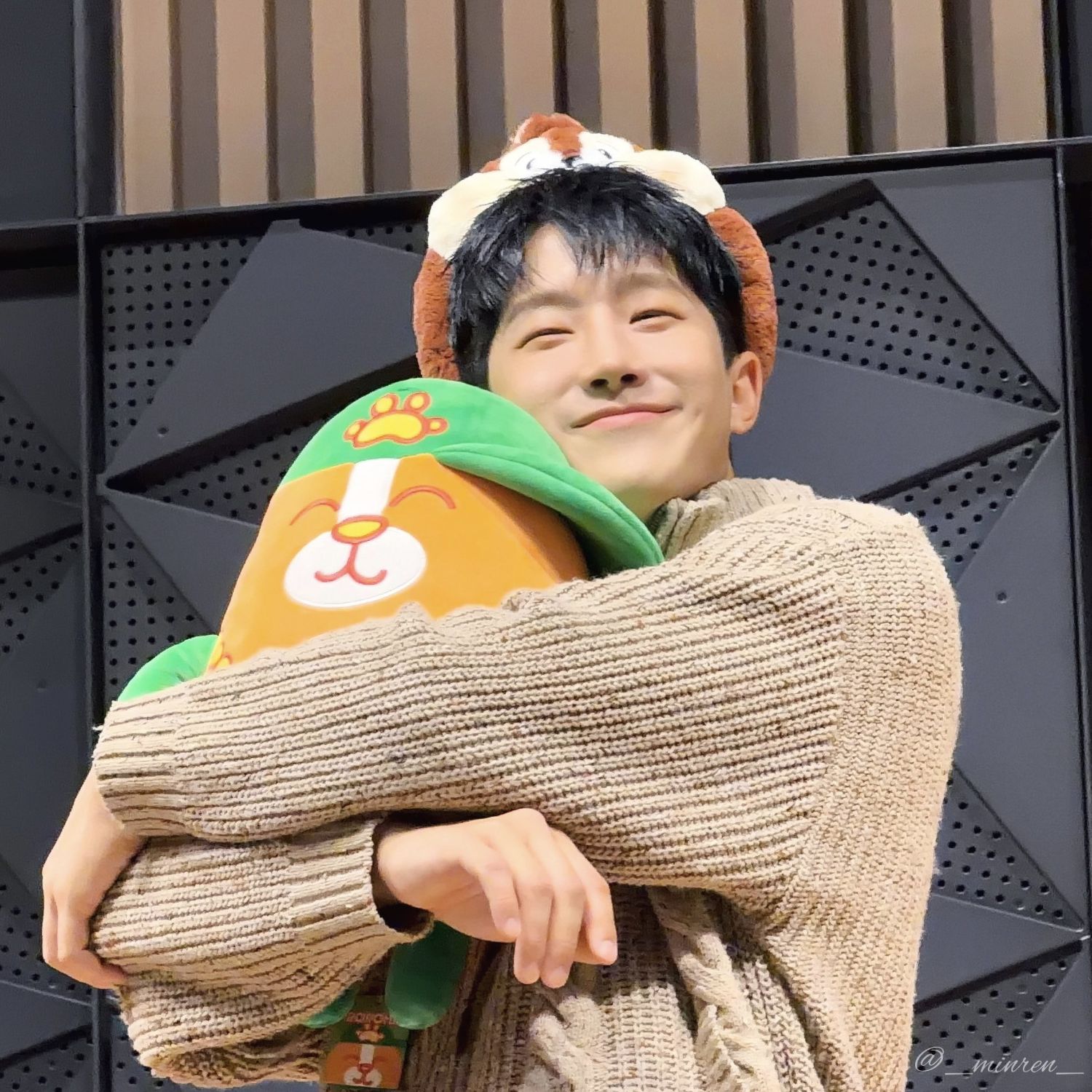 Latest photo of Jinjin (ASTRO)