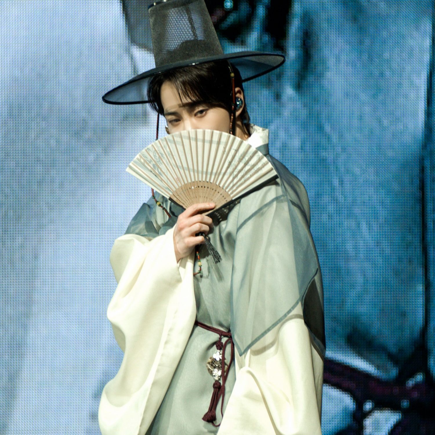 Behind-the-scenes cut of Xiumin (EXO)