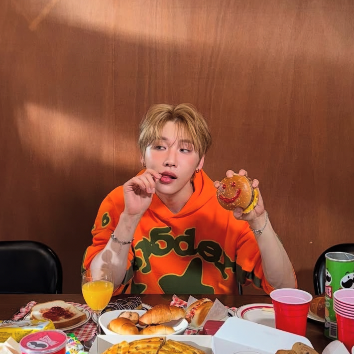 A moment captured by Jeon Woong (AB6IX)'s fan