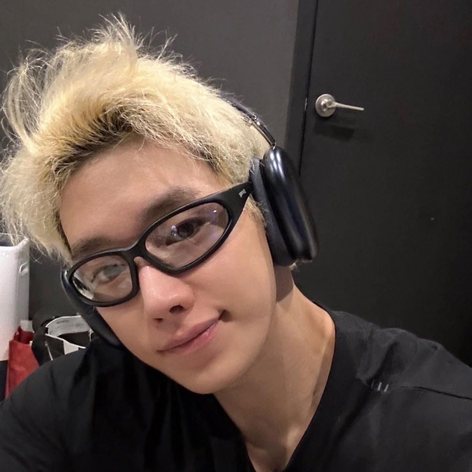A moment captured by Wonho's fan