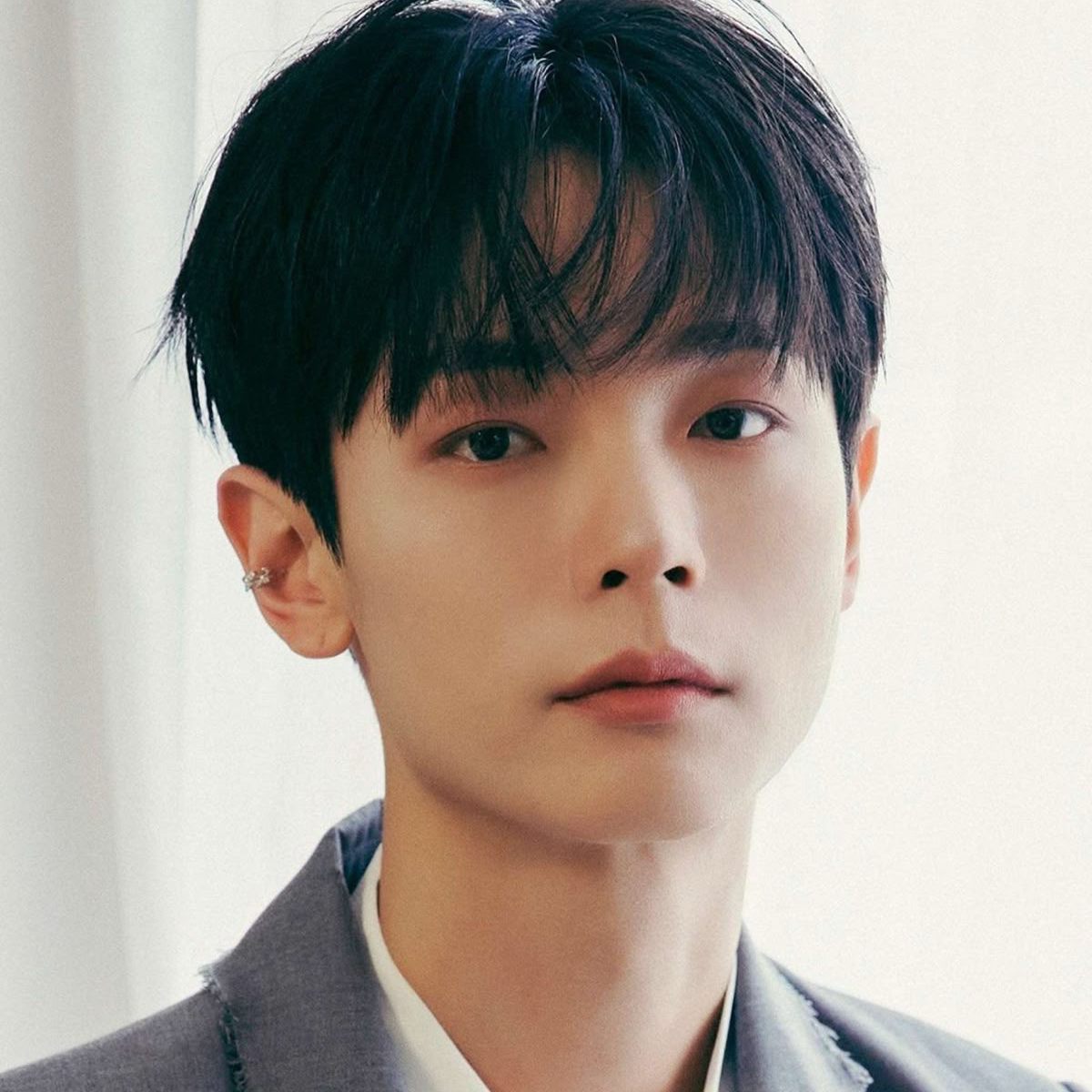 Behind-the-scenes cut of Shin Yechan (LUCY)