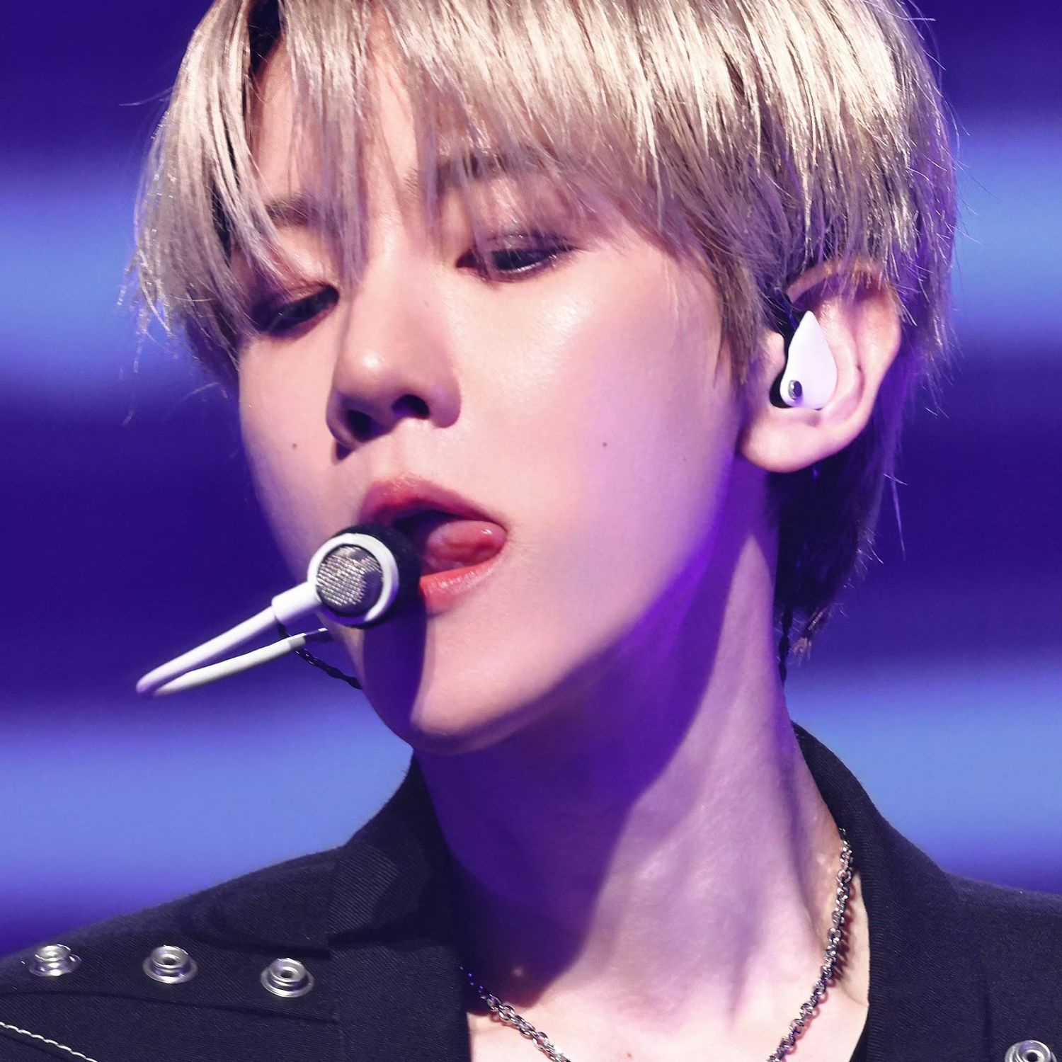 백현 (EXO)의 최신 사진