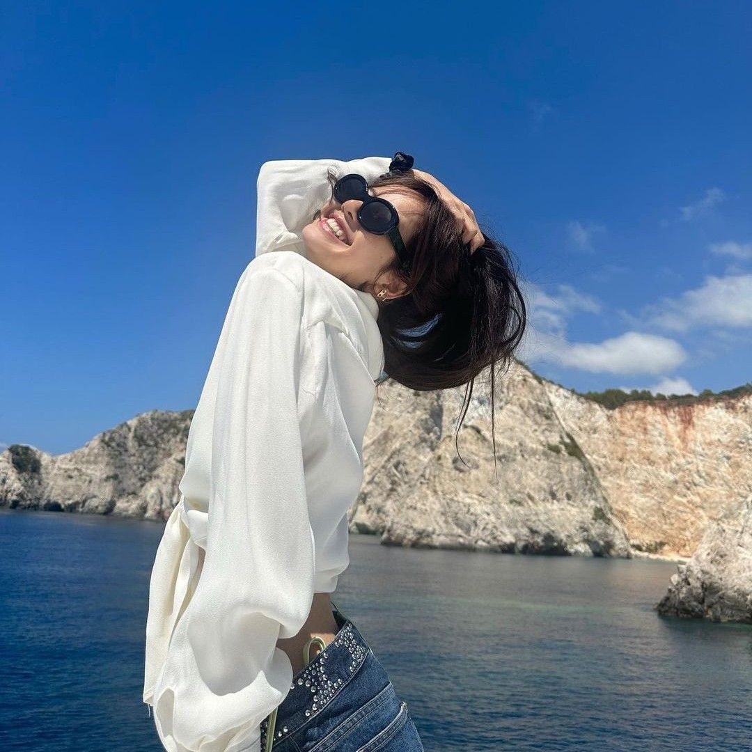 Behind-the-scenes cut of Lisa (BLACKPINK)