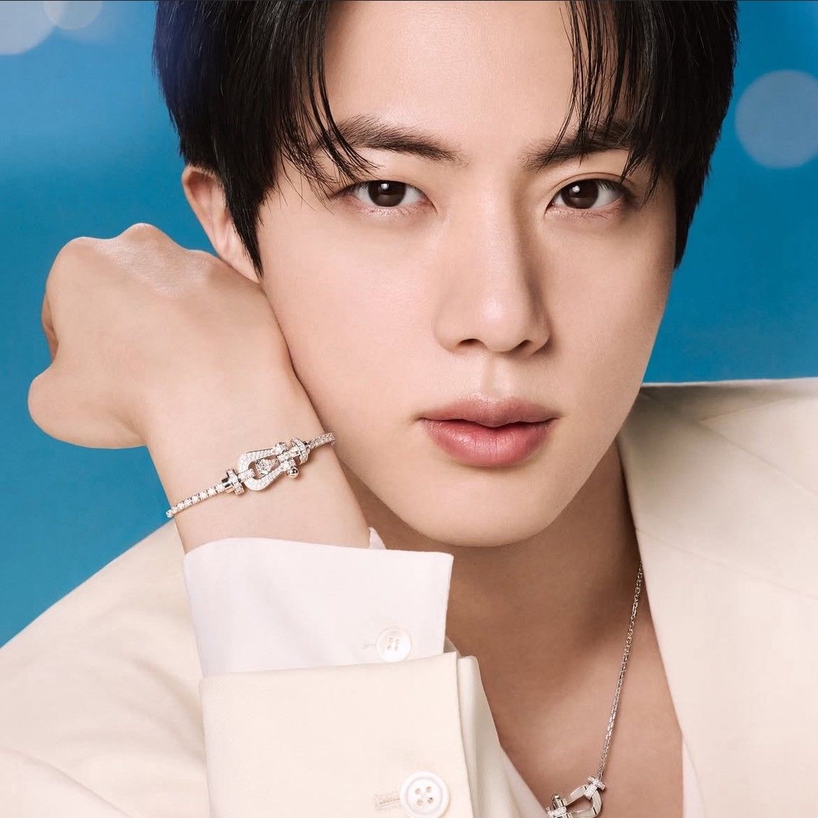 Momen yang diabadikan oleh penggemar Jin (BTS)