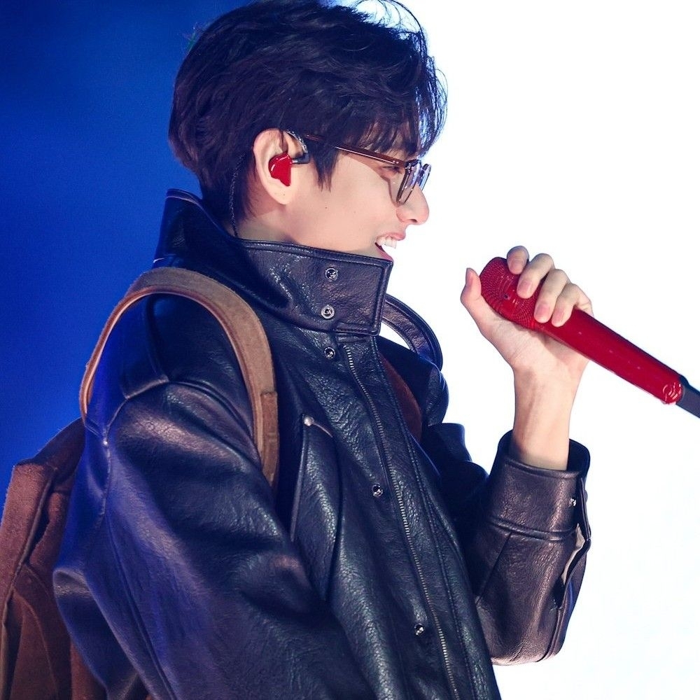 A moment captured by V (BTS)'s fan