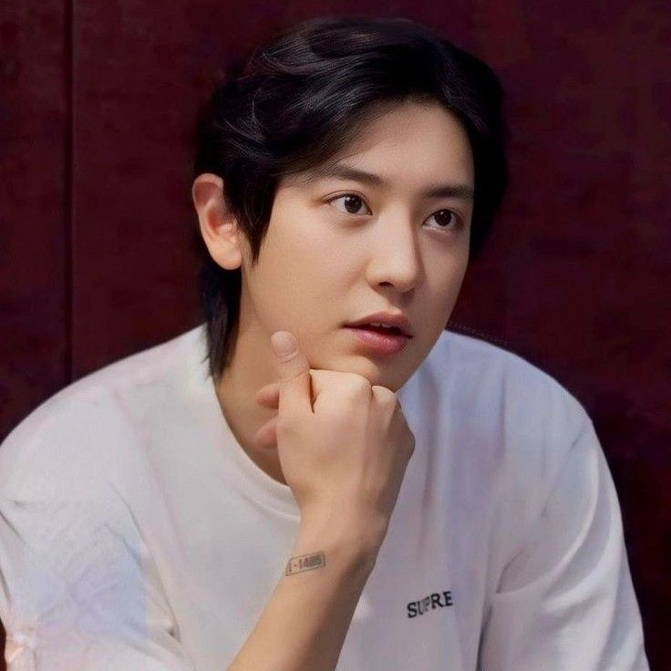 Recent activity shot of Chanyeol (EXO)