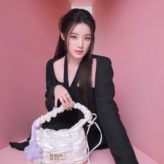 Latest photo of Shuhua (i-dle)