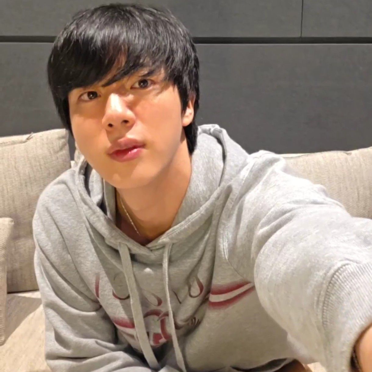 Foto aktivitas terbaru Jin (BTS)