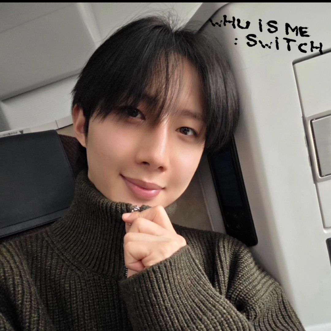 A moment captured by Hui (PENTAGON)'s fan