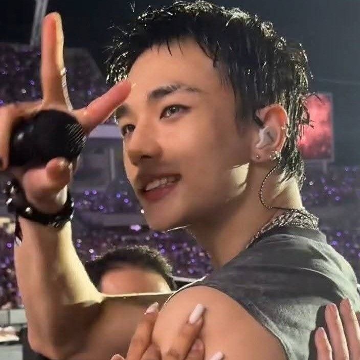 A moment captured by Hyunjin (Stray Kids)'s fan