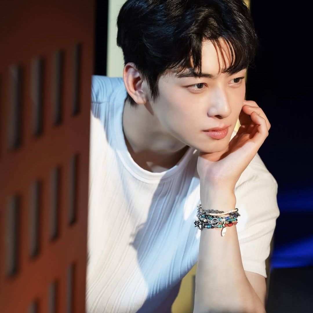 아스트로의 최신 사진