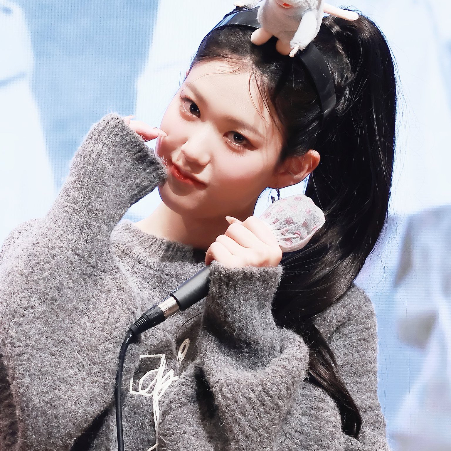 A moment captured by Yoon Jiyoon (izna)'s fan