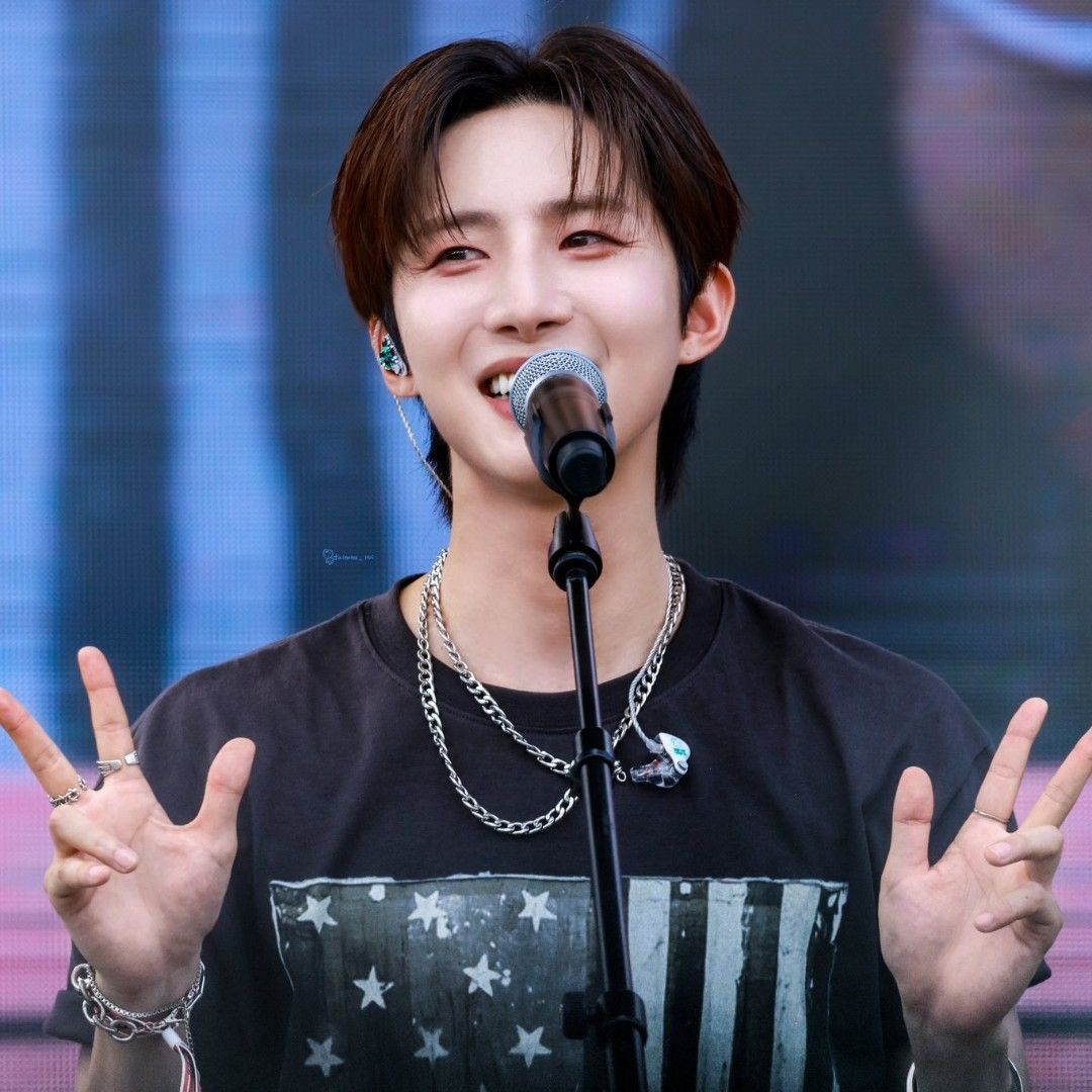 Hui (PENTAGON)的最新活动照片