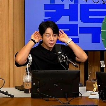 Recent activity shot of Hwang Chiyeol