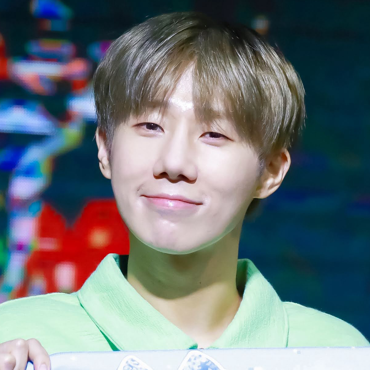 A moment captured by Sungkyu (INFINITE)'s fan