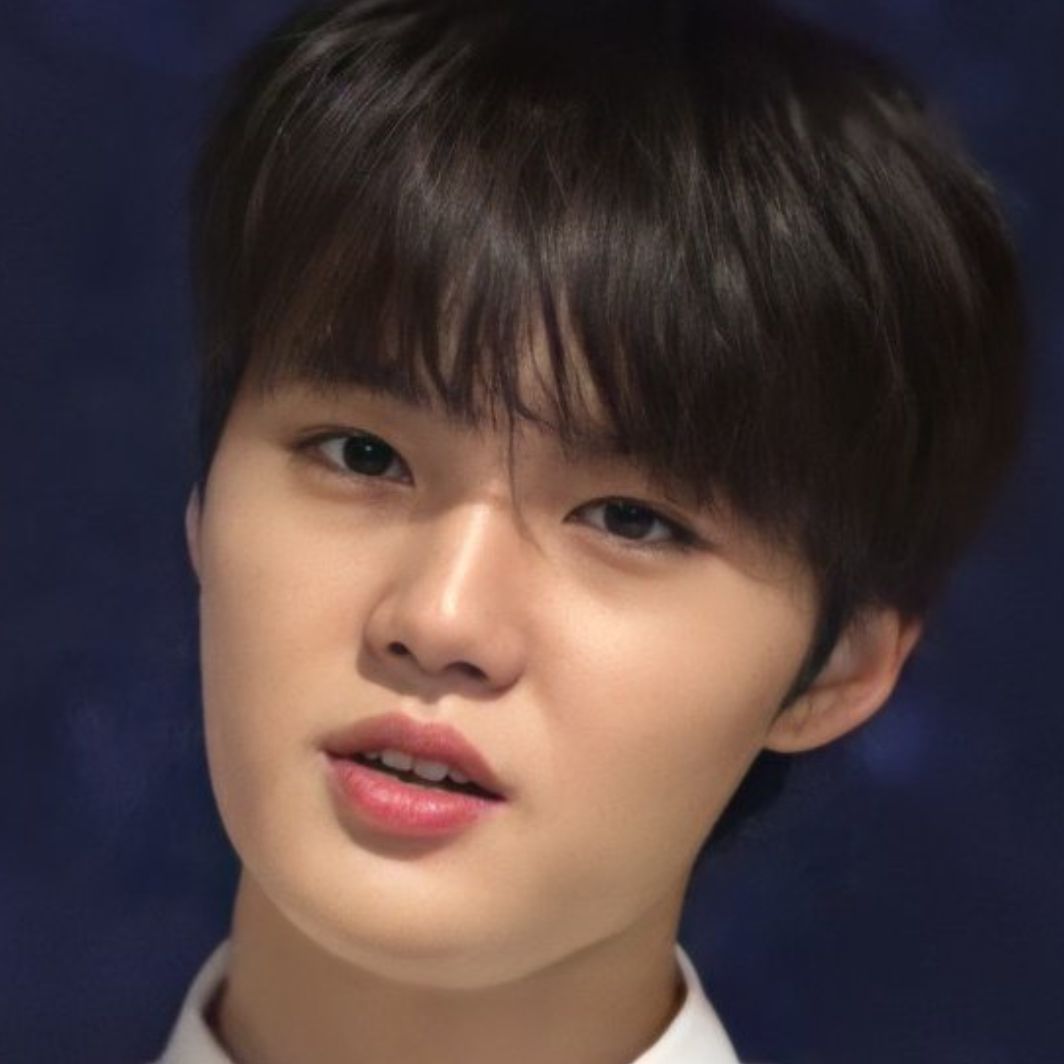 Latest photo of Doyoung (TREASURE)