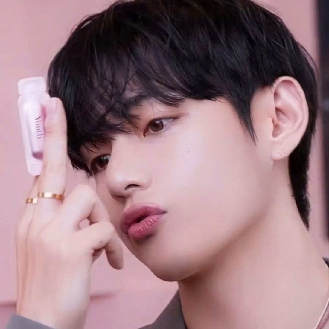 A moment captured by V (BTS)'s fan