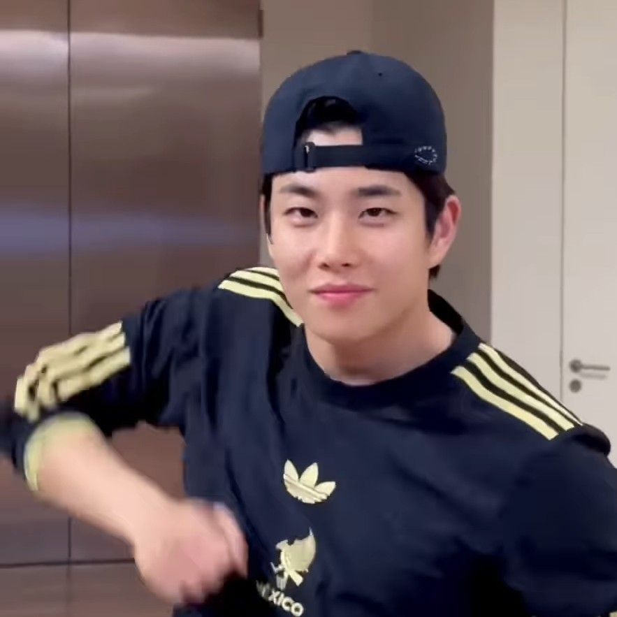 Latest photo of MJ (ASTRO)