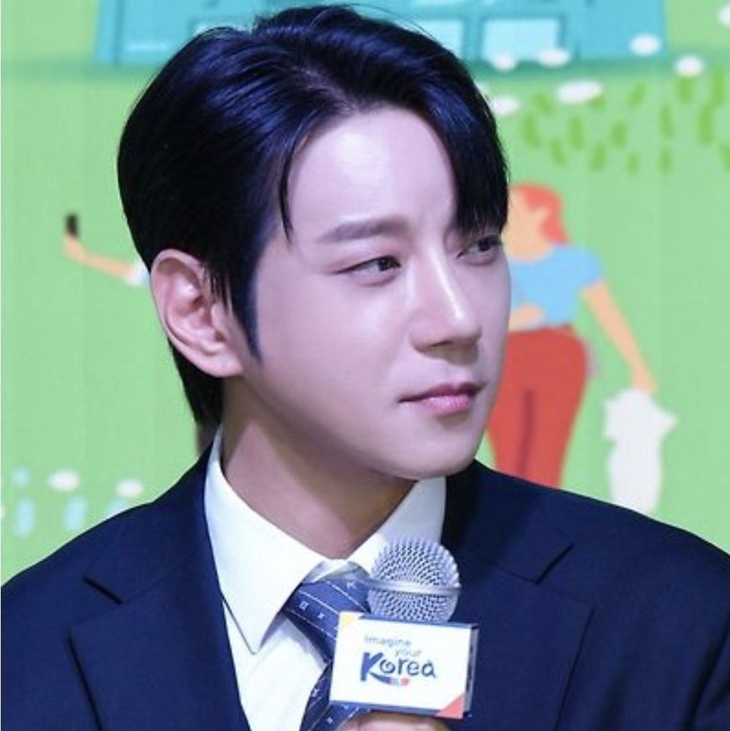 Recent activity shot of Hwang Chiyeol
