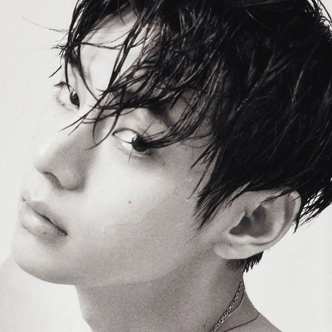 뷔 (방탄소년단) 최근 활동샷