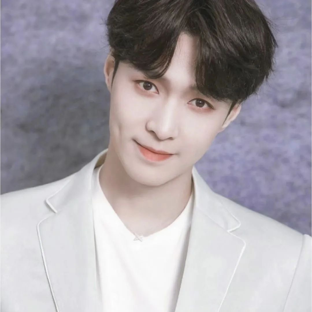 Latest photo of Lay (EXO)