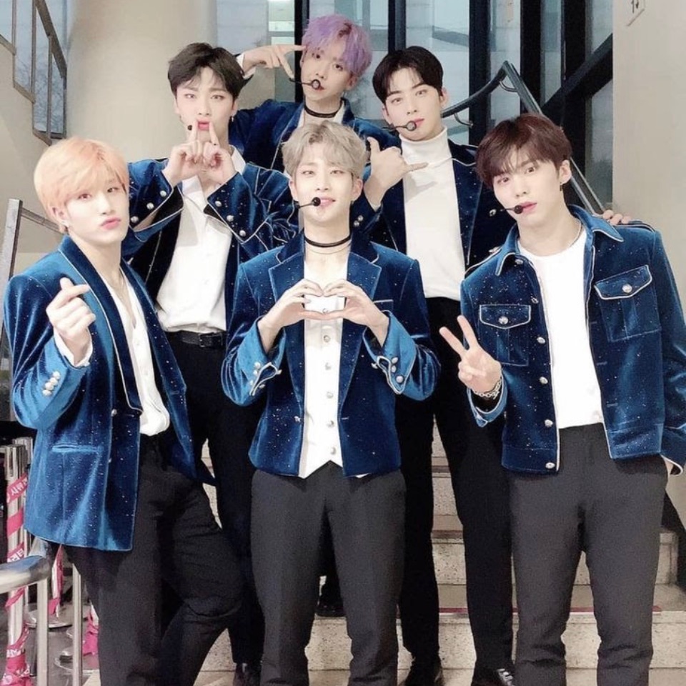 ASTROの舞台裏ショット