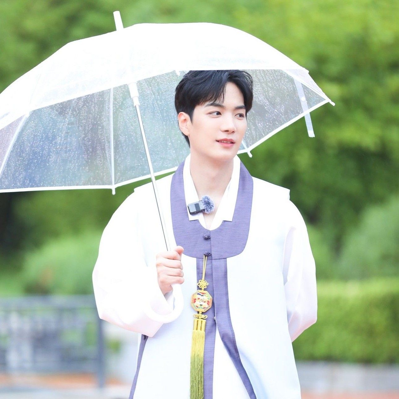 A moment captured by Kim Jonghyeon's fan