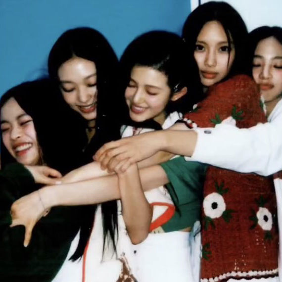 뉴진스의 최신 사진