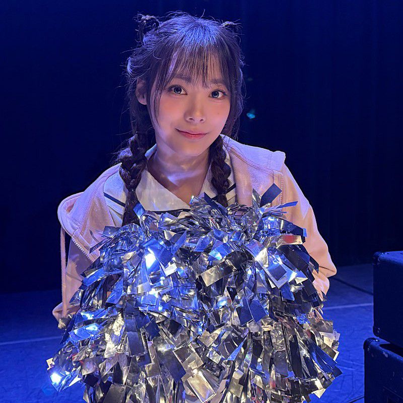 Behind-the-scenes cut of QWER