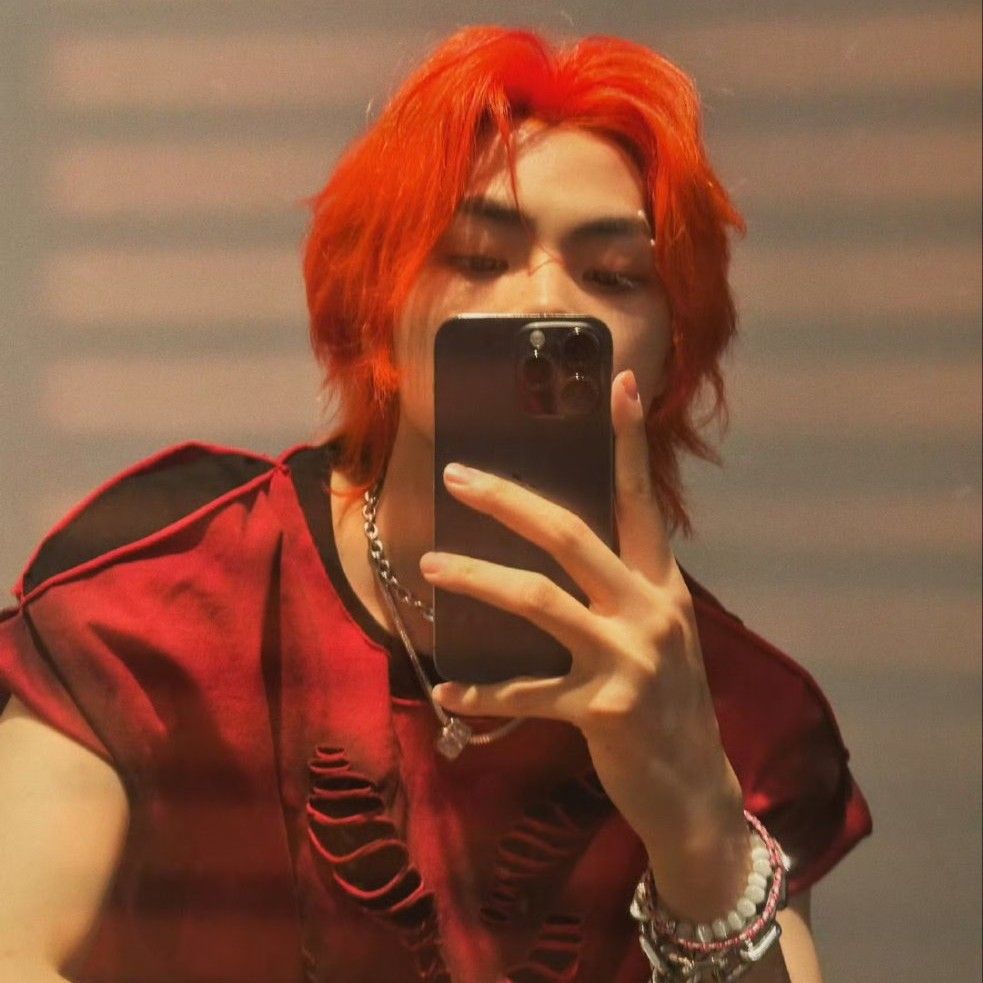 Behind-the-scenes cut of Xiong (NexT1DE)