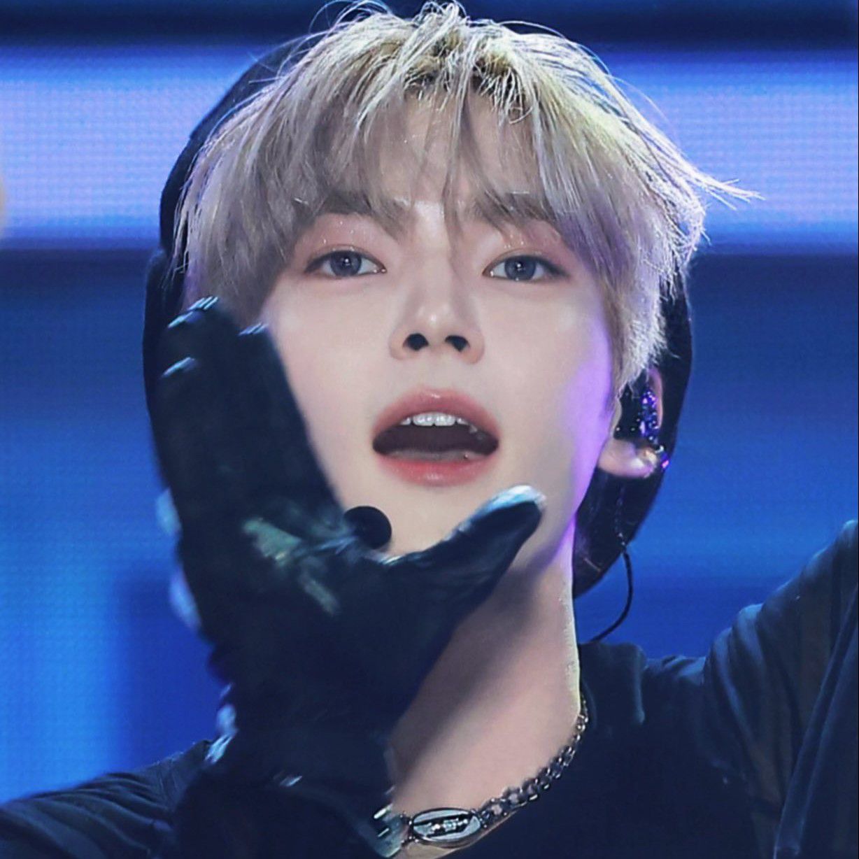 성한빈 (제로베이스원)의 최신 사진