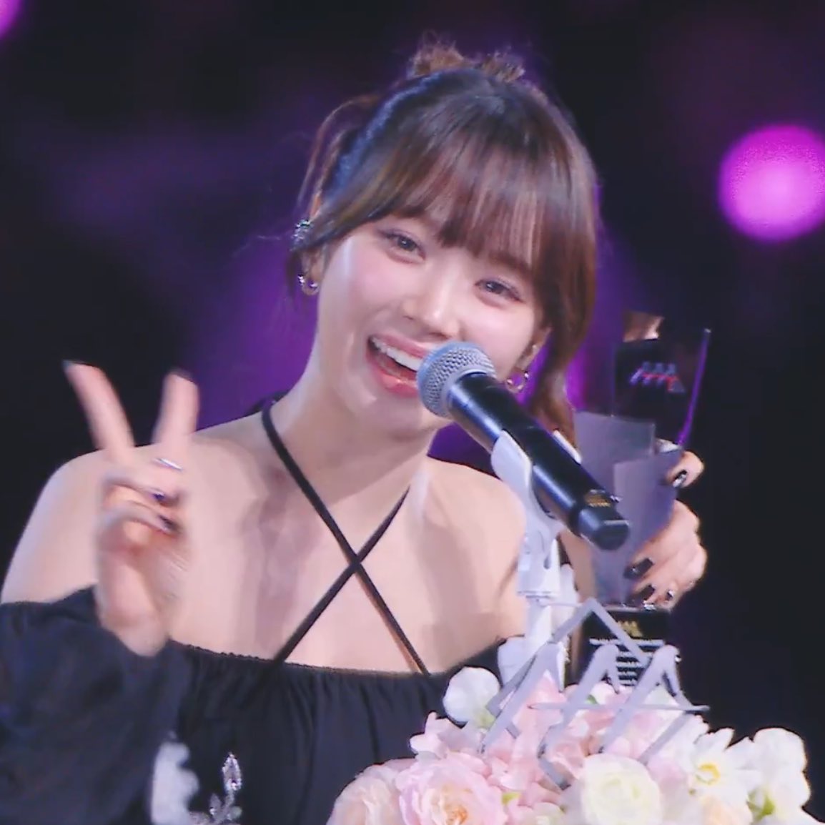 A moment captured by Kim Chaewon (LE SSERAFIM)'s fan