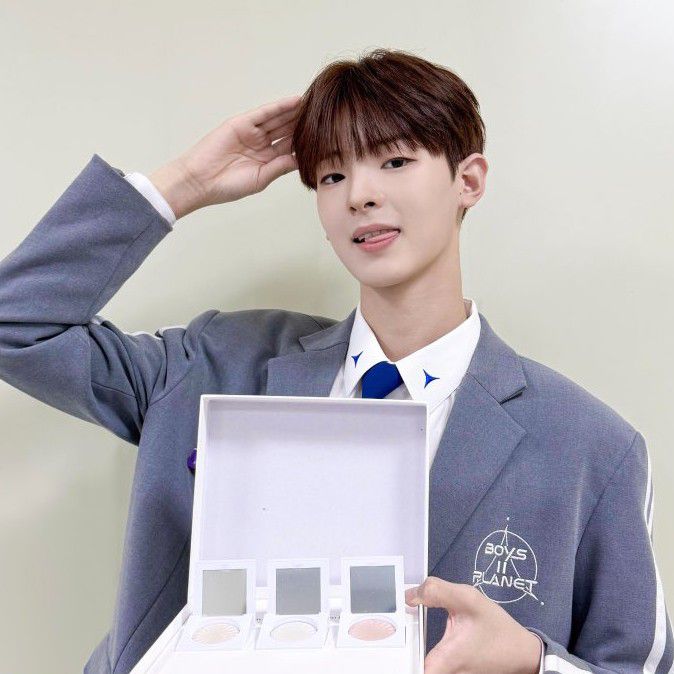 Behind-the-scenes cut of Kang Woojin