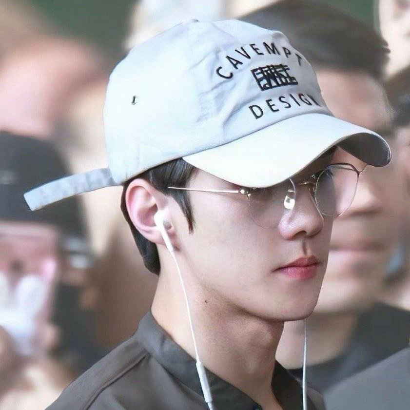 Behind-the-scenes cut of Sehun (EXO)