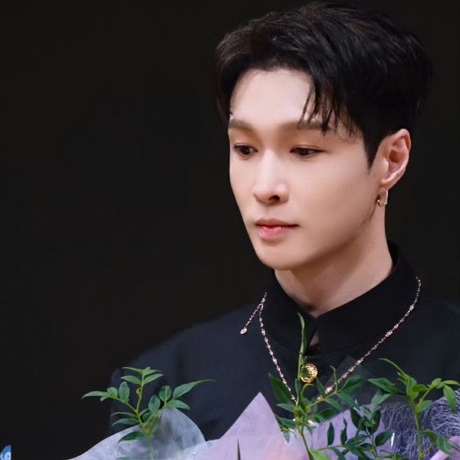 Recent activity shot of Lay (EXO)