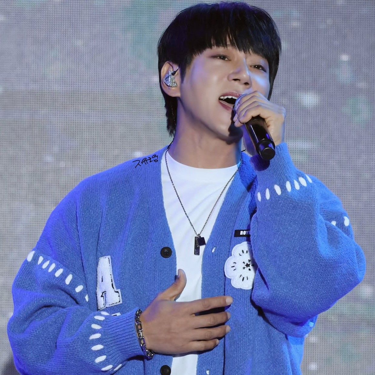 Recent activity shot of Hwang Chiyeol